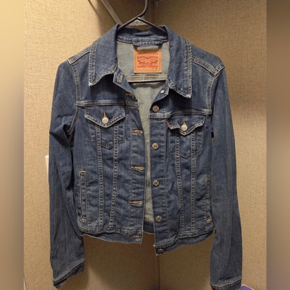 Levi's Jackets & Blazers - Levi's Classic Blue Jean Jacket